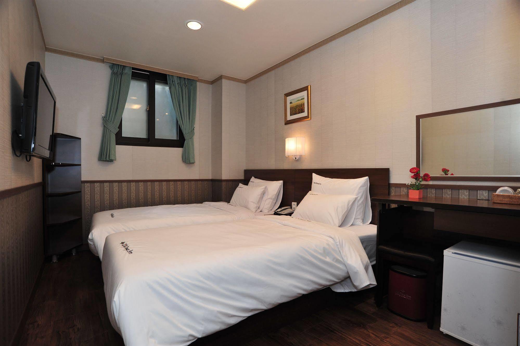 Global Inn Seoul Dongdaemun City Days Inn Buitenkant foto