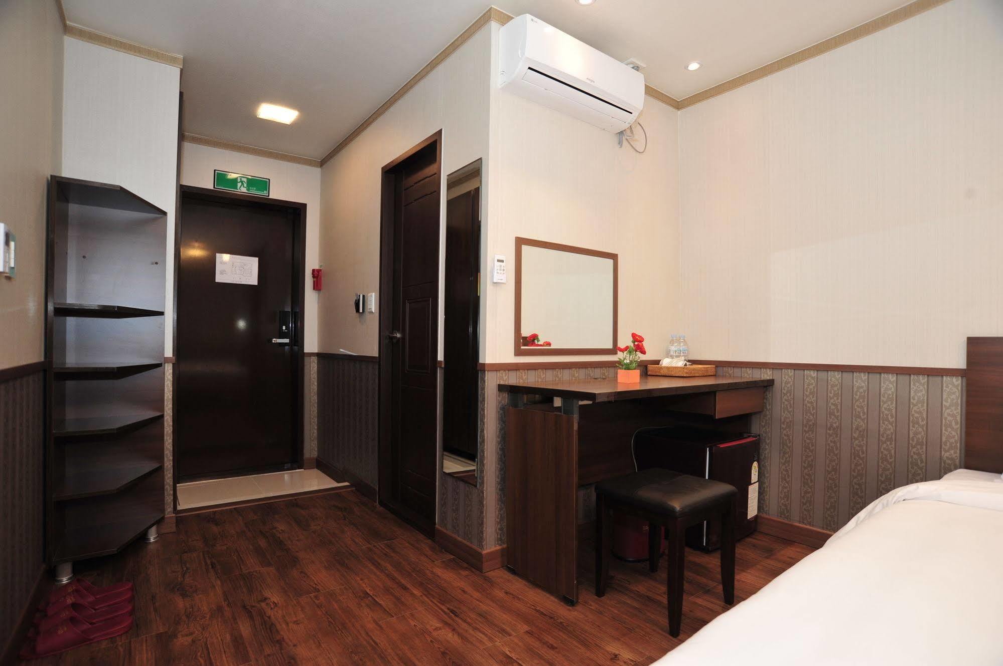 Global Inn Seoul Dongdaemun City Days Inn Buitenkant foto
