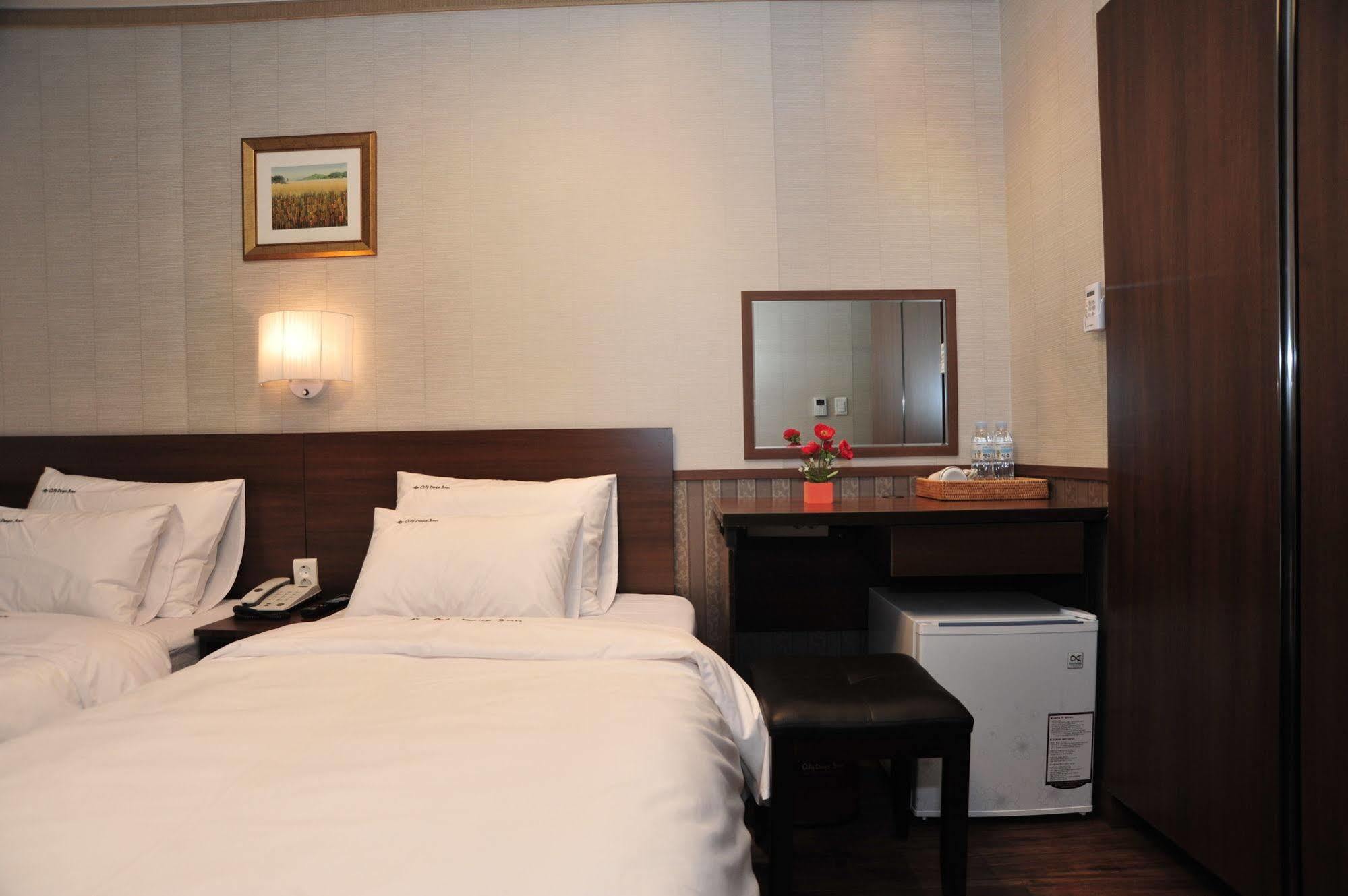 Global Inn Seoul Dongdaemun City Days Inn Buitenkant foto