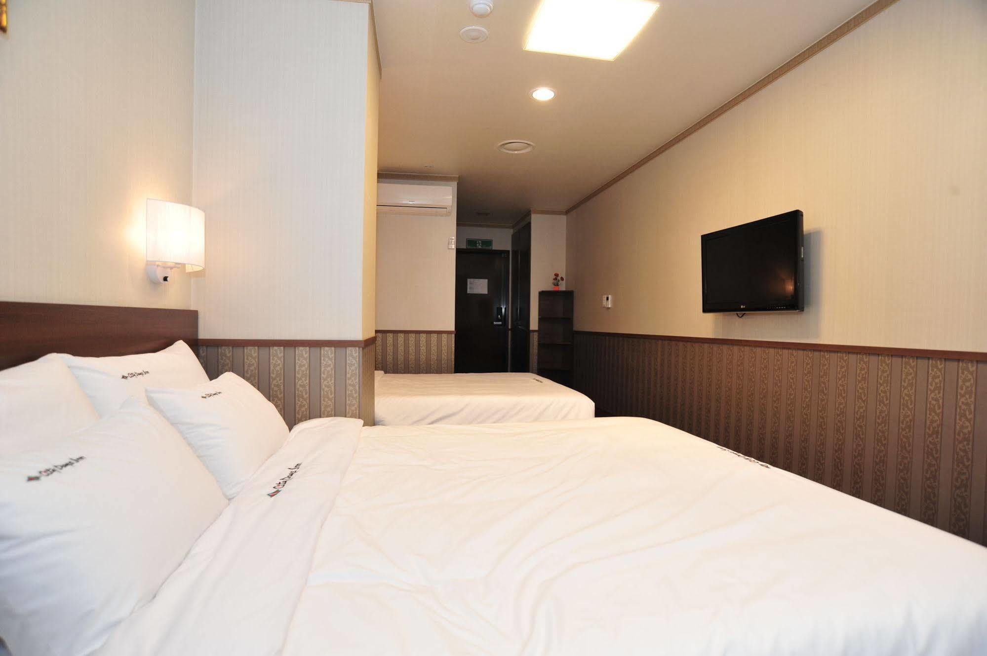 Global Inn Seoul Dongdaemun City Days Inn Buitenkant foto